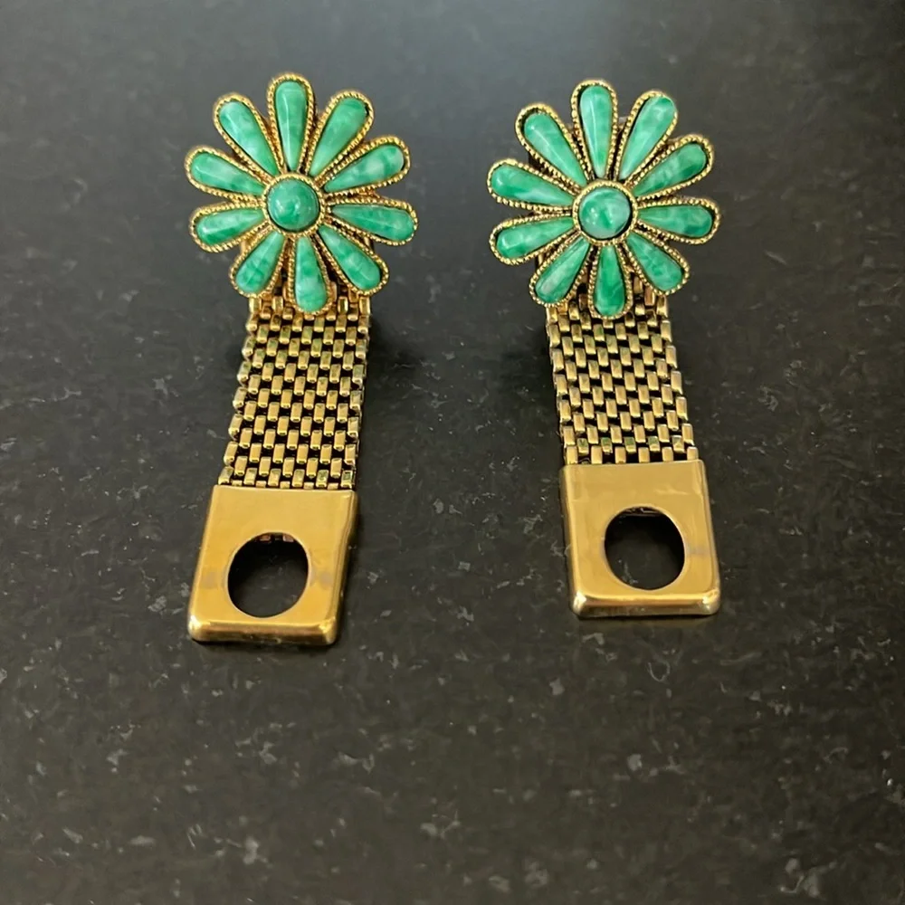 Vintage Green Agate Flower Petal Wrap Around Cuff Links